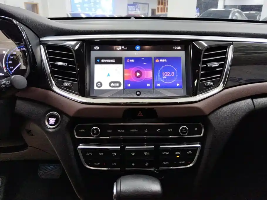 GAC Trumpchi GS8 2017 — фото 13