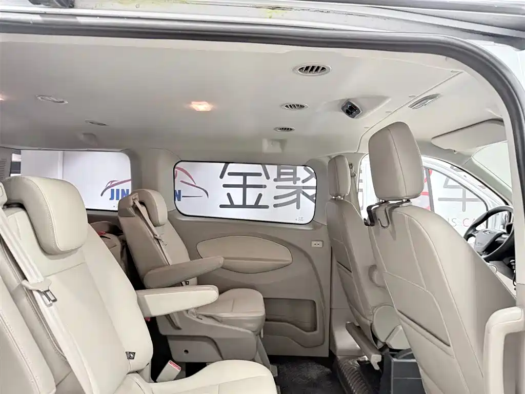 Ford Tourneo 2021 — фото 15