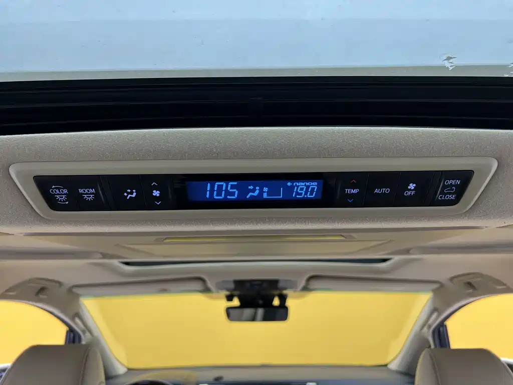 Toyota Alphard 2021 — фото 24