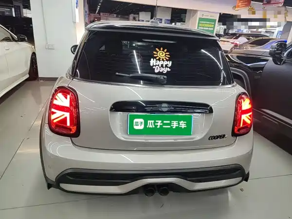 MINI MINI 2023