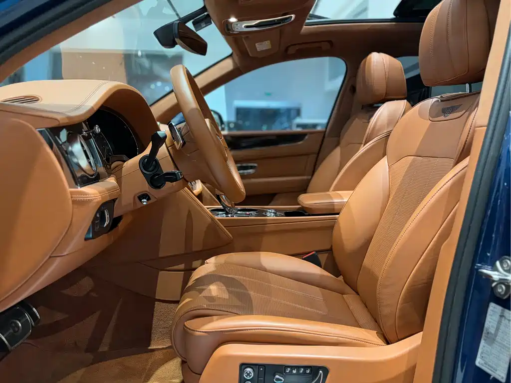 Bentley Bentayga 2018 — фото 11