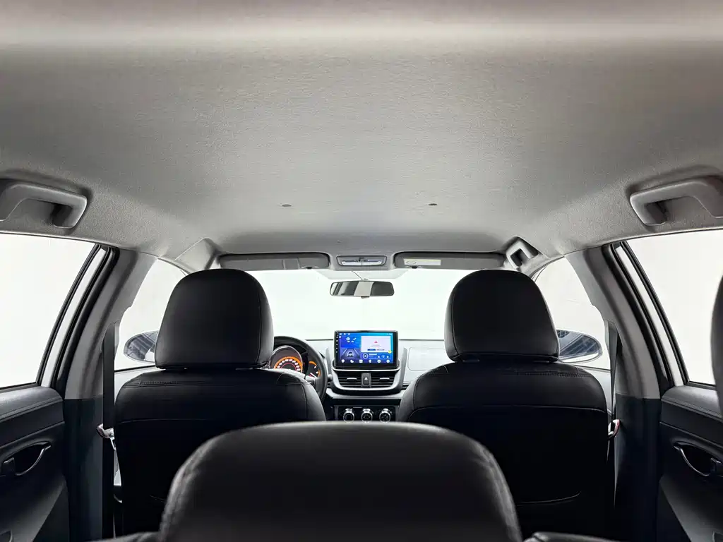 Toyota Yaris L 2023 — фото 12