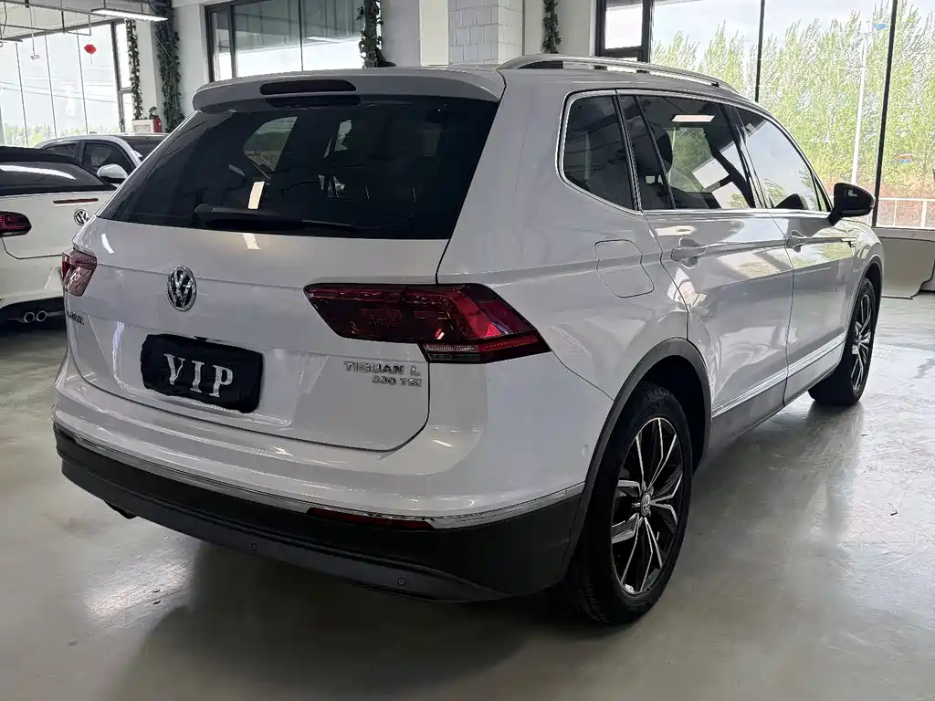 Volkswagen Tiguan L 2018 — фото 9