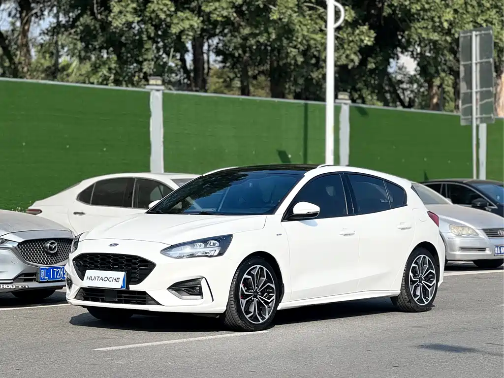 Ford Focus 2021 — фото 1