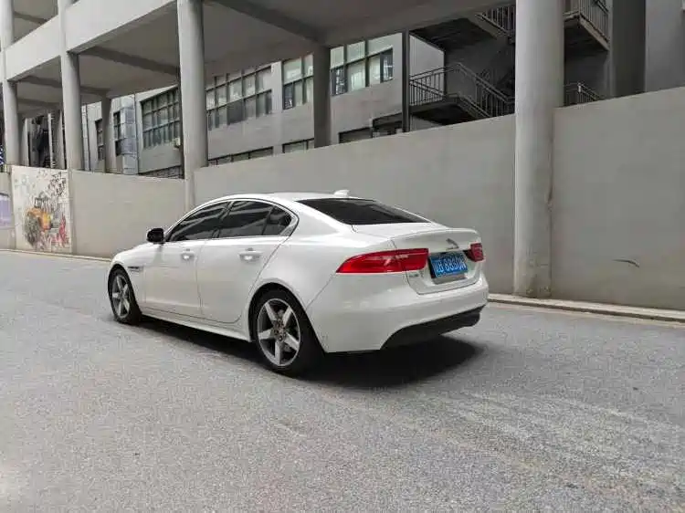 Jaguar XE 2016 — фото 4