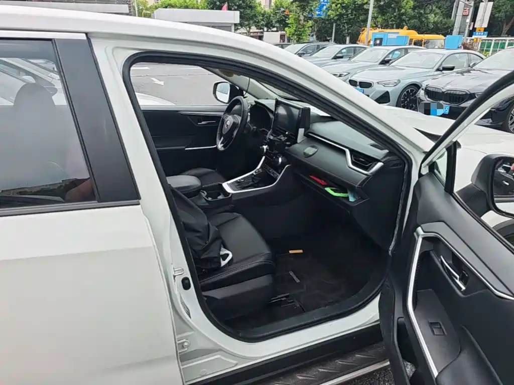 Toyota RAV4 2020 — фото 20