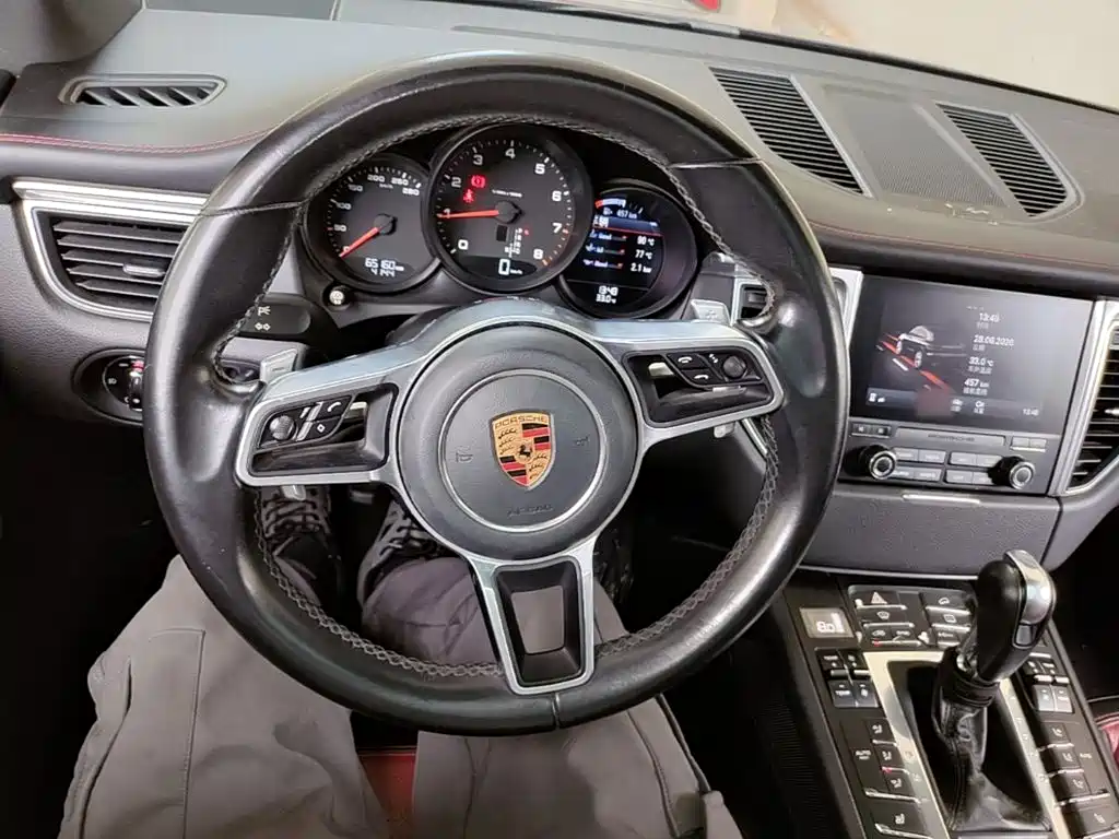 Porsche Macan 2017 — фото 11