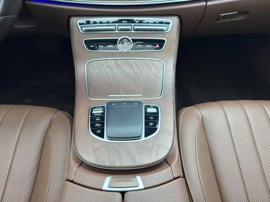 Mercedes-Benz E-Class 2020 — фото 21