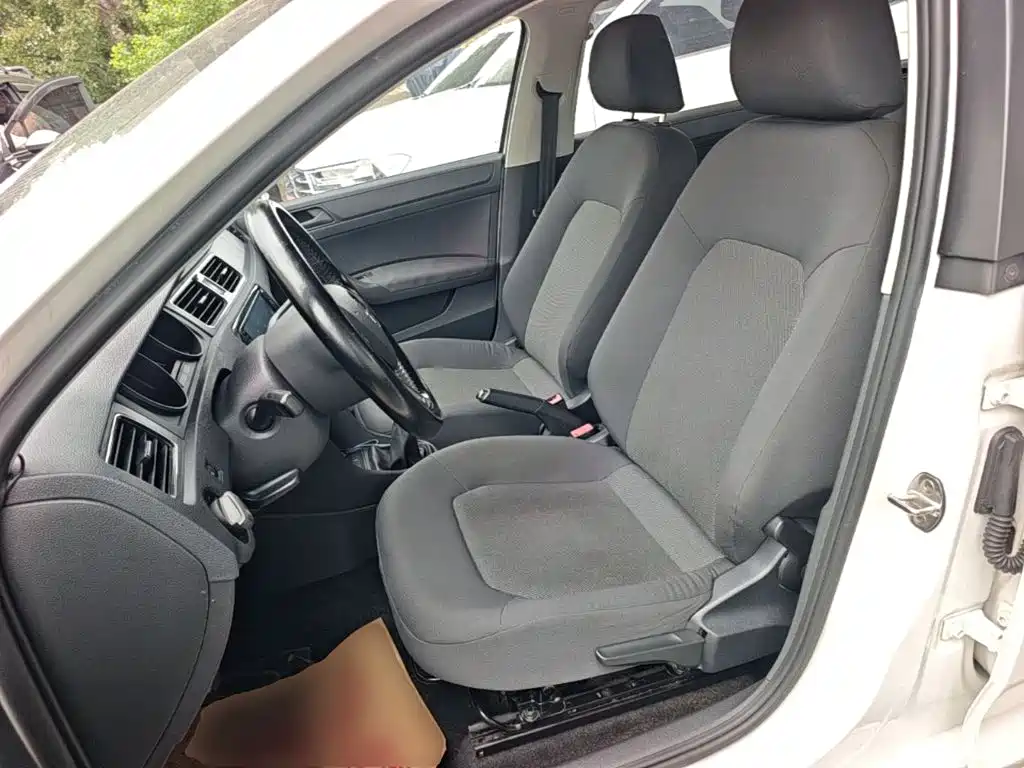 Skoda Rapid Spaceback 2019 — фото 15