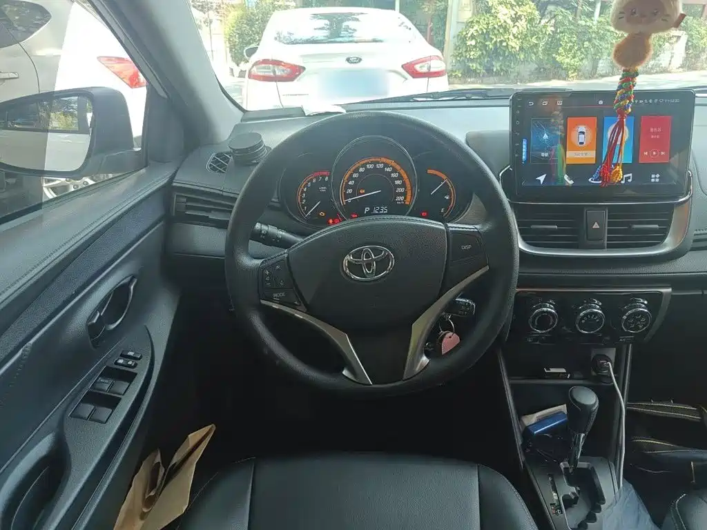 Toyota Yaris L 2022