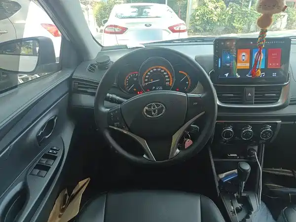 Toyota Yaris L 2022