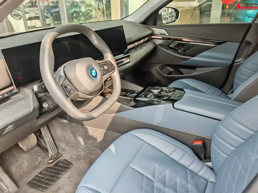 BMW i5 2025 — фото 11