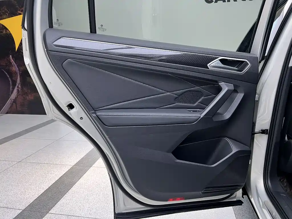 Volkswagen Tiguan L 2022 — фото 18