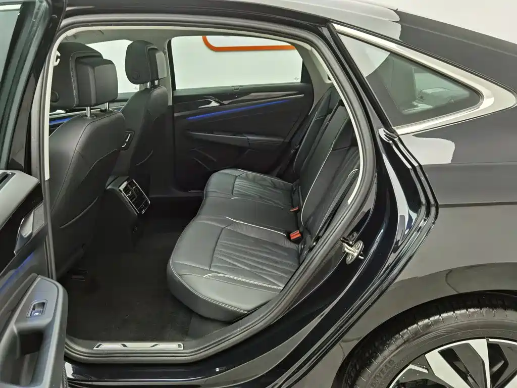 Volkswagen Passat 2023 — фото 15