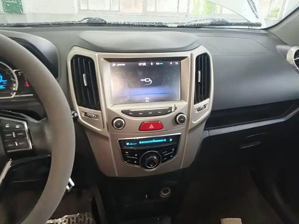 Haval H1 2017 — фото 13