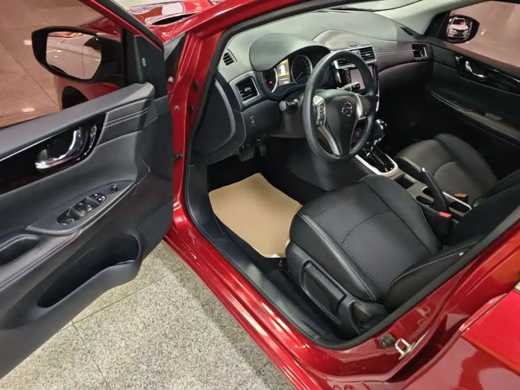 Nissan Tiida 2017 — фото 16