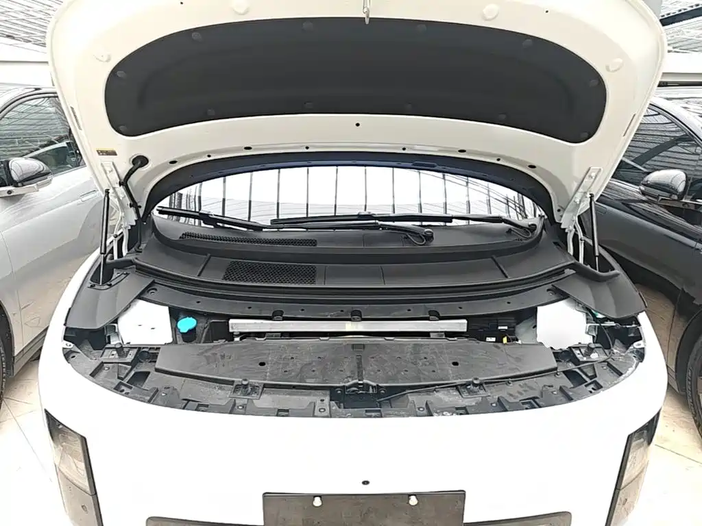 Li Auto i8 2025 — фото 20