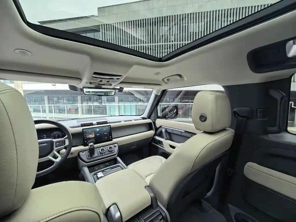 Land Rover Defender 2023 — фото 13
