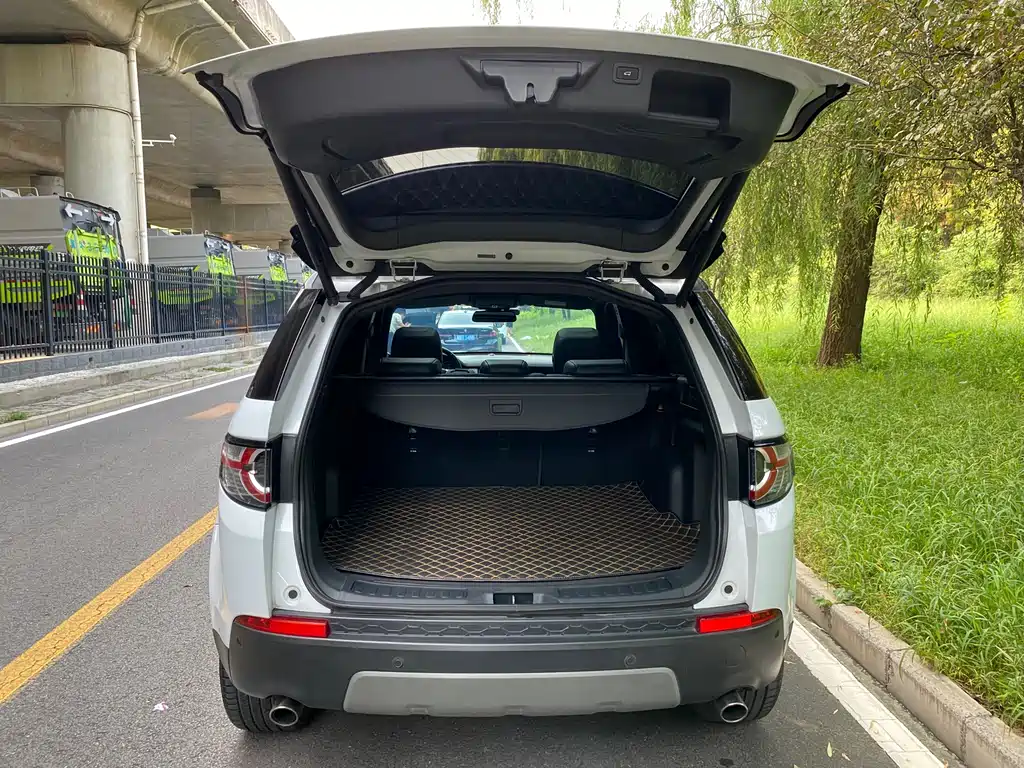 Land Rover Discovery Sport 2017 — фото 21