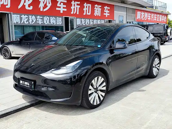 Tesla Model Y 2024
