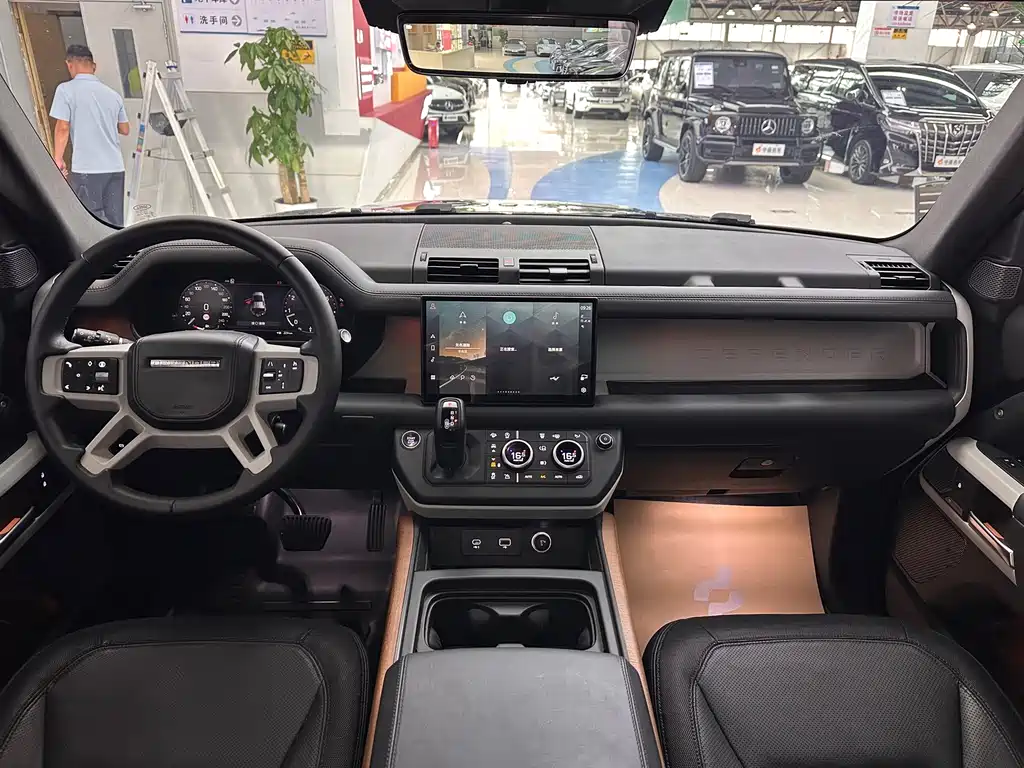 Land Rover Defender 2024 — фото 12