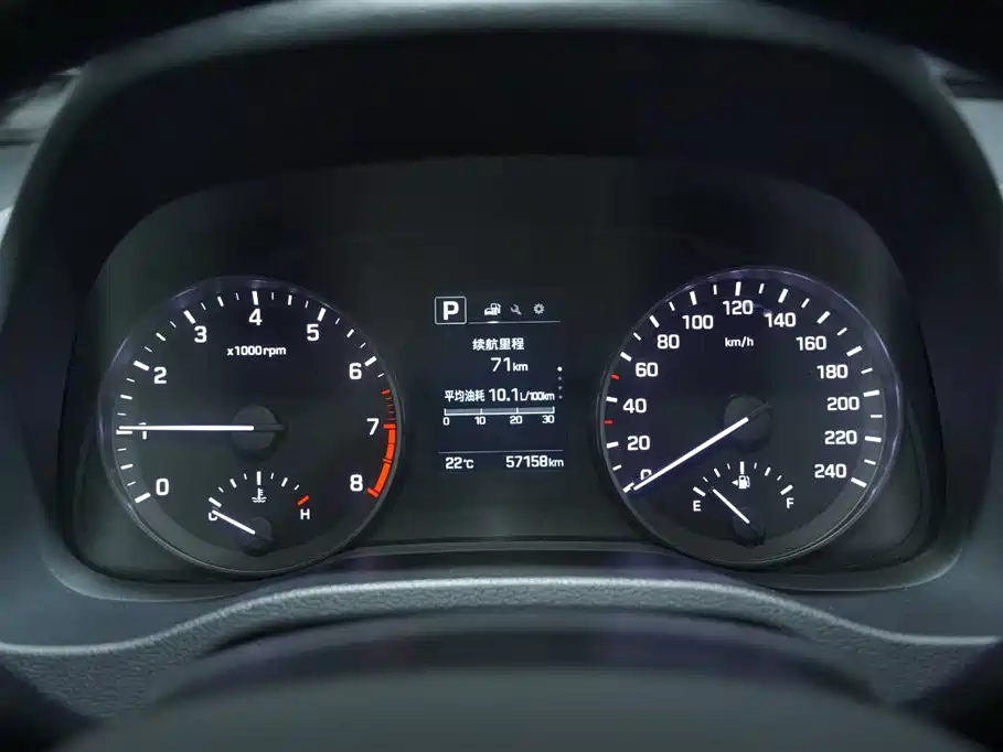 Hyundai Elantra 2017 — фото 18