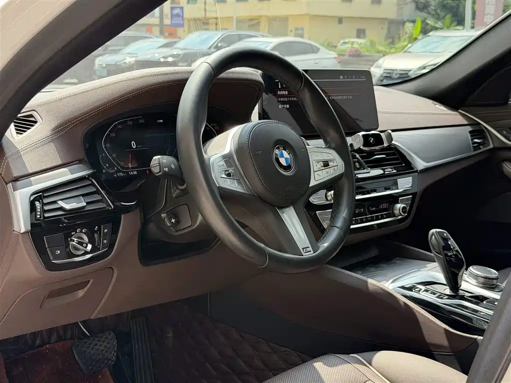 BMW 5 Series 2023 — фото 12