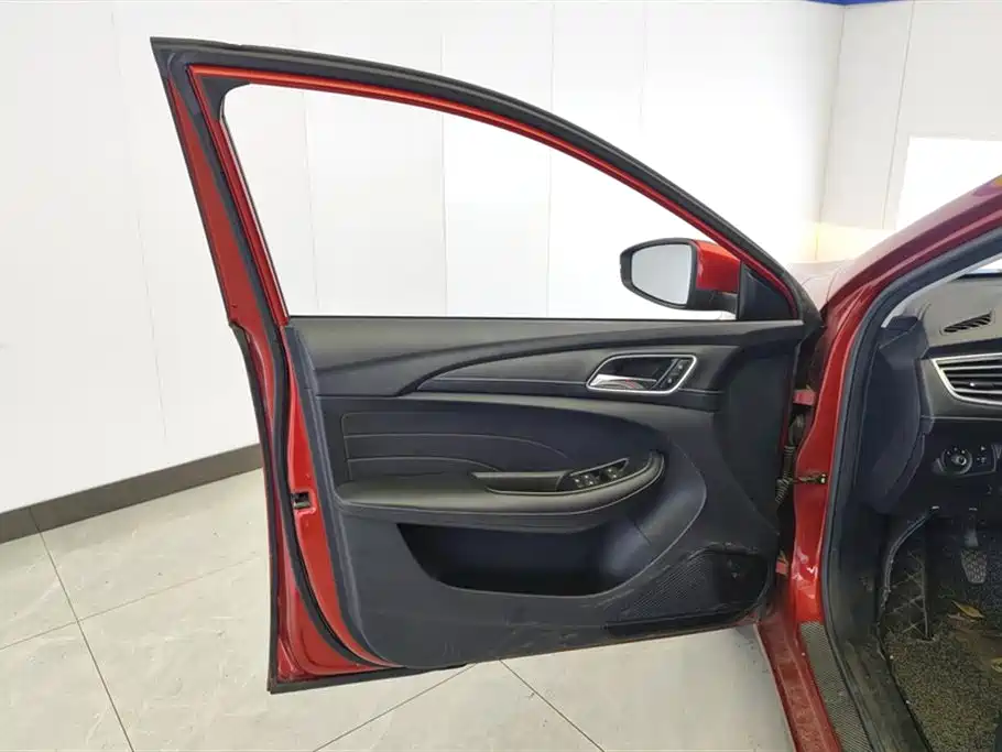 Roewe i5 2018