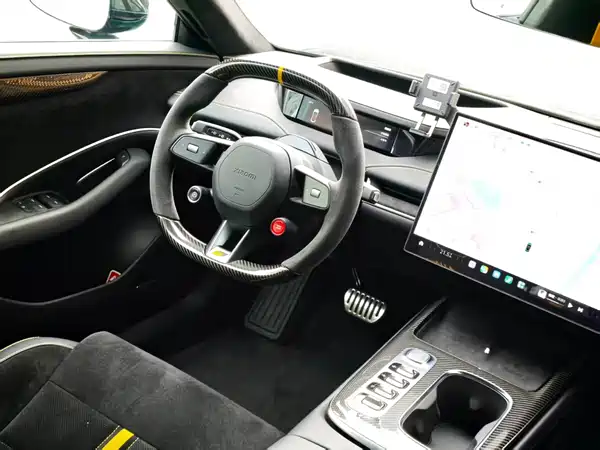 Xiaomi SU7 Ultra 2025