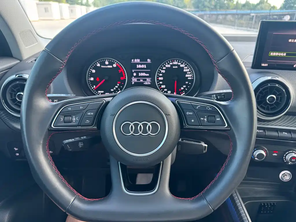 Audi Q2L 2023 — фото 10
