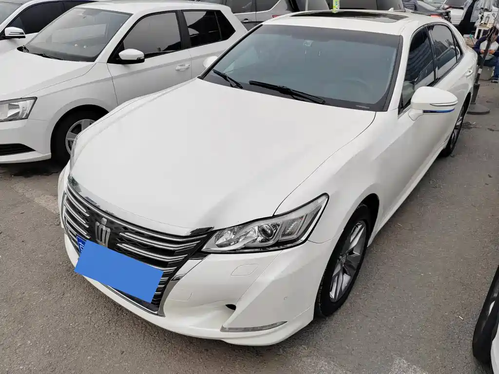 Toyota Crown 2015 — фото 1