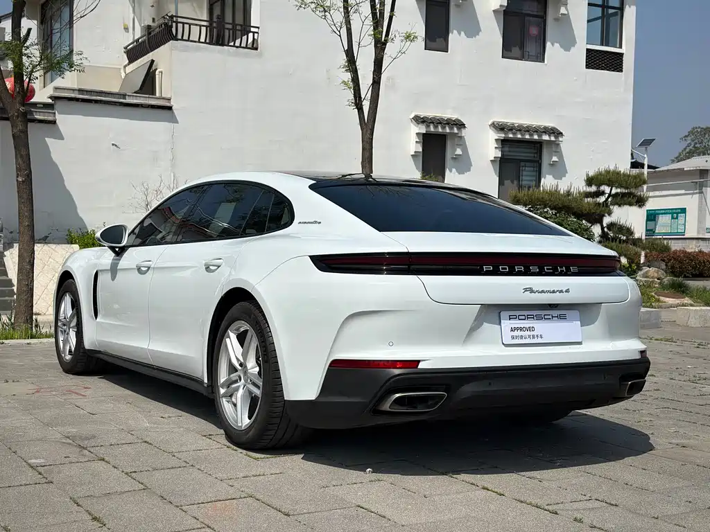 Porsche Panamera 2024