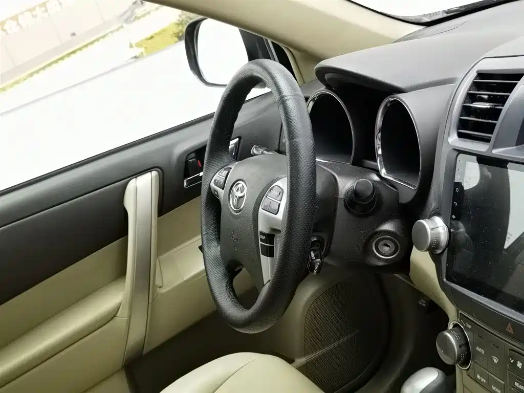 Toyota Highlander 2014 — фото 22