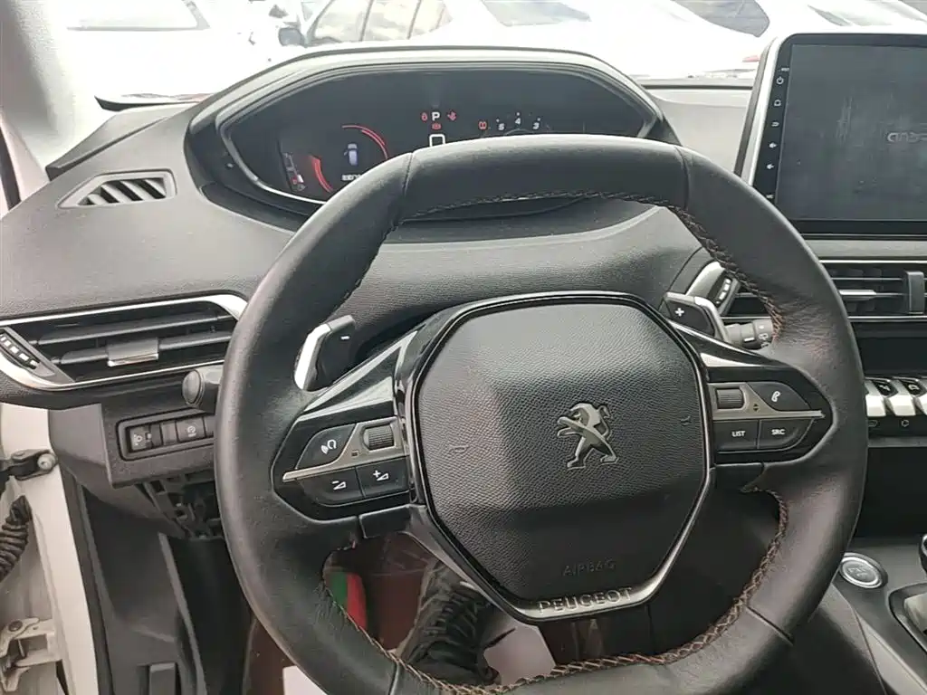 Peugeot 4008 2018 — фото 11