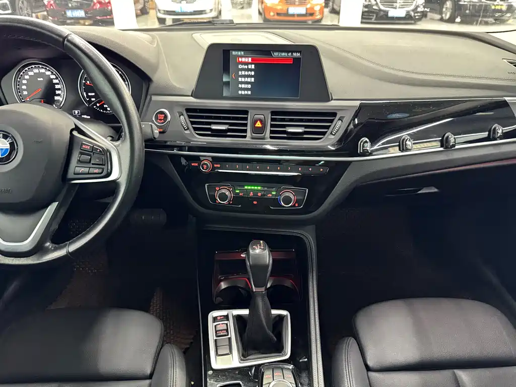 BMW 1 Series 2019 — фото 11