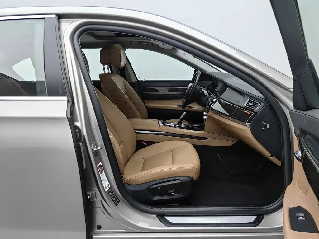 BMW 7 Series 2015 — фото 23
