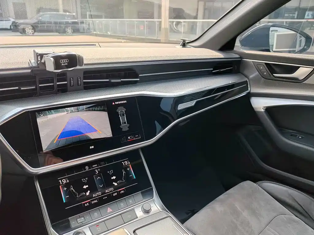 Audi A6L 2022