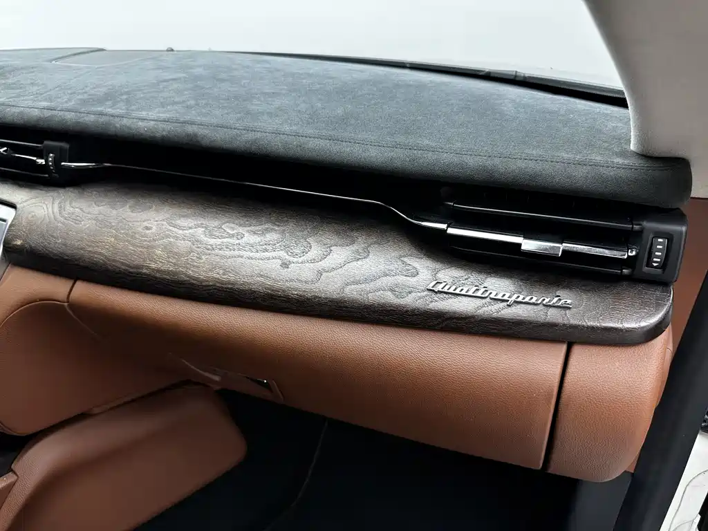 Maserati Quattroporte 2015 — фото 15