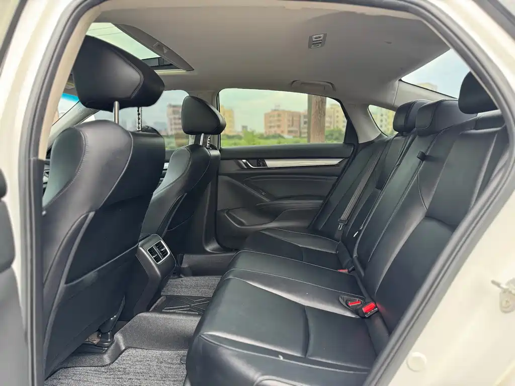 Honda Accord 2019 — фото 10