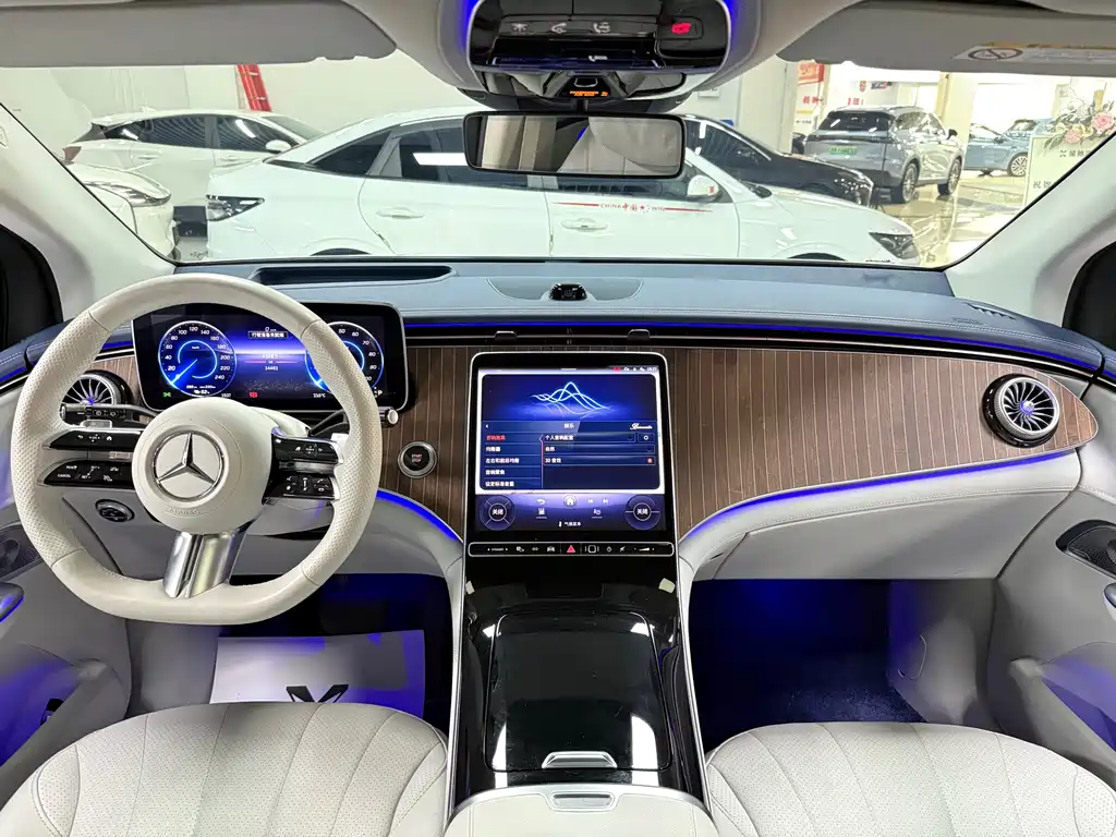 Mercedes-Benz EQE SUV 2025 — фото 9