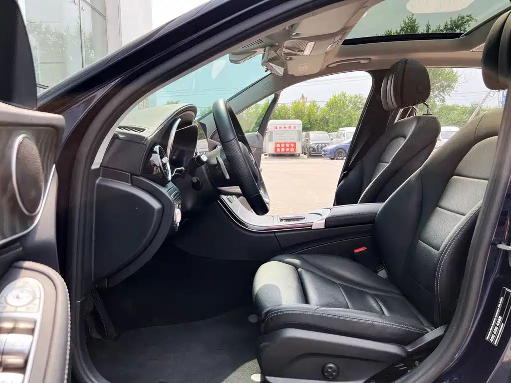 Mercedes-Benz C-Class 2019 — фото 17