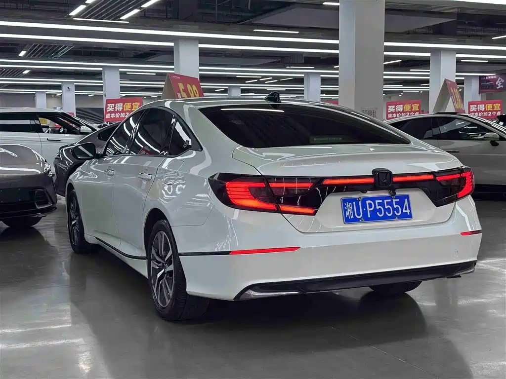 Honda Accord 2019 — фото 11