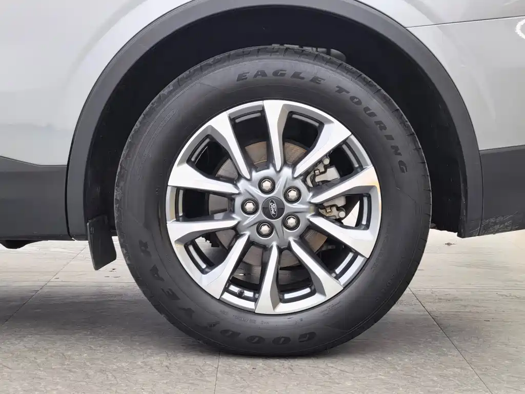 Ford Edge 2023 — фото 13