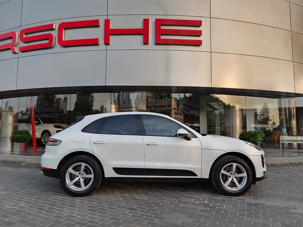 Porsche Macan 2021 — фото 16