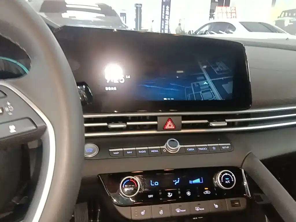 Hyundai Elantra 2025 — фото 13
