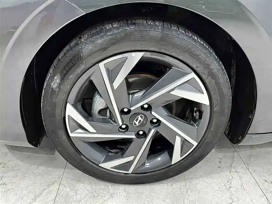Hyundai Elantra 2024 — фото 16