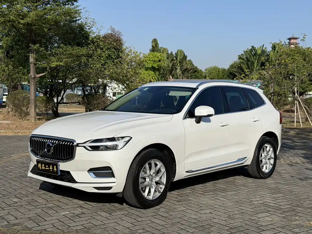 Volvo XC60 2019 — фото 1