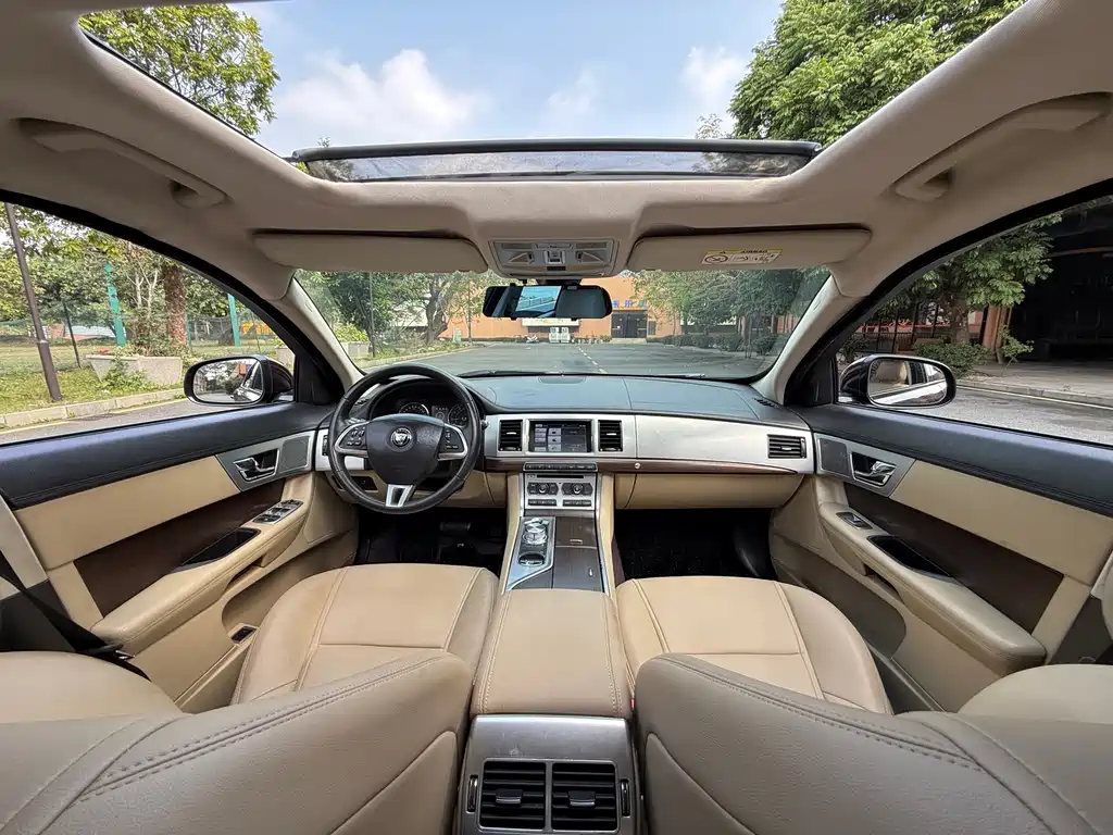 Jaguar XF 2015 — фото 11