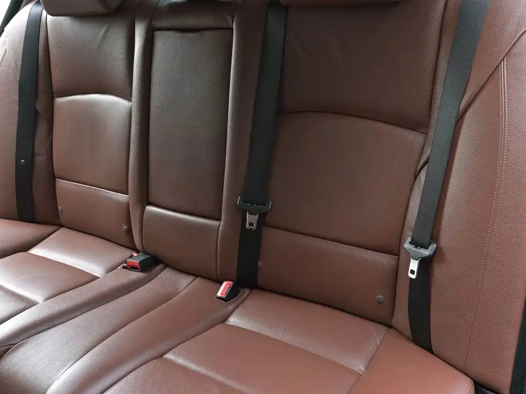 BMW 5 Series 2015 — фото 15