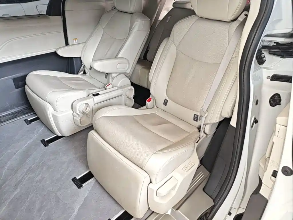 Toyota Sienna 2025 — фото 17